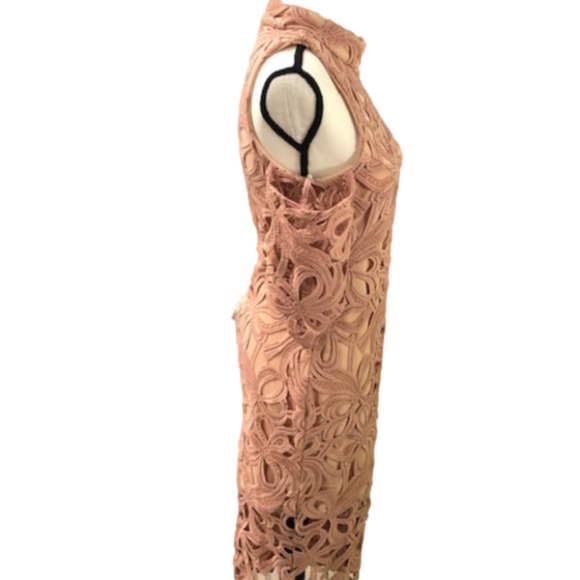 NWOT REVOLVE ELLIATT Chalk Pink Cold-Shoulder Sight Lace Dress, Sz Medium - Picture 7 of 11